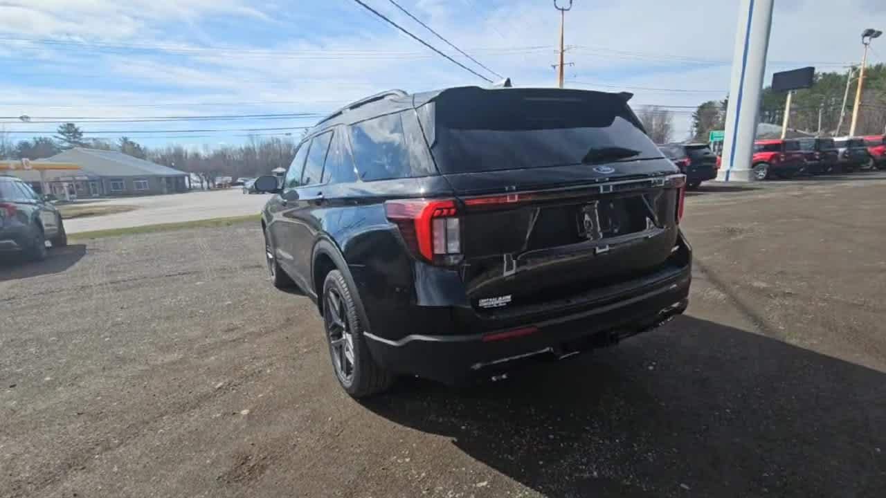 New 2026 Agate Black Metallic Ford ST-Line image 7