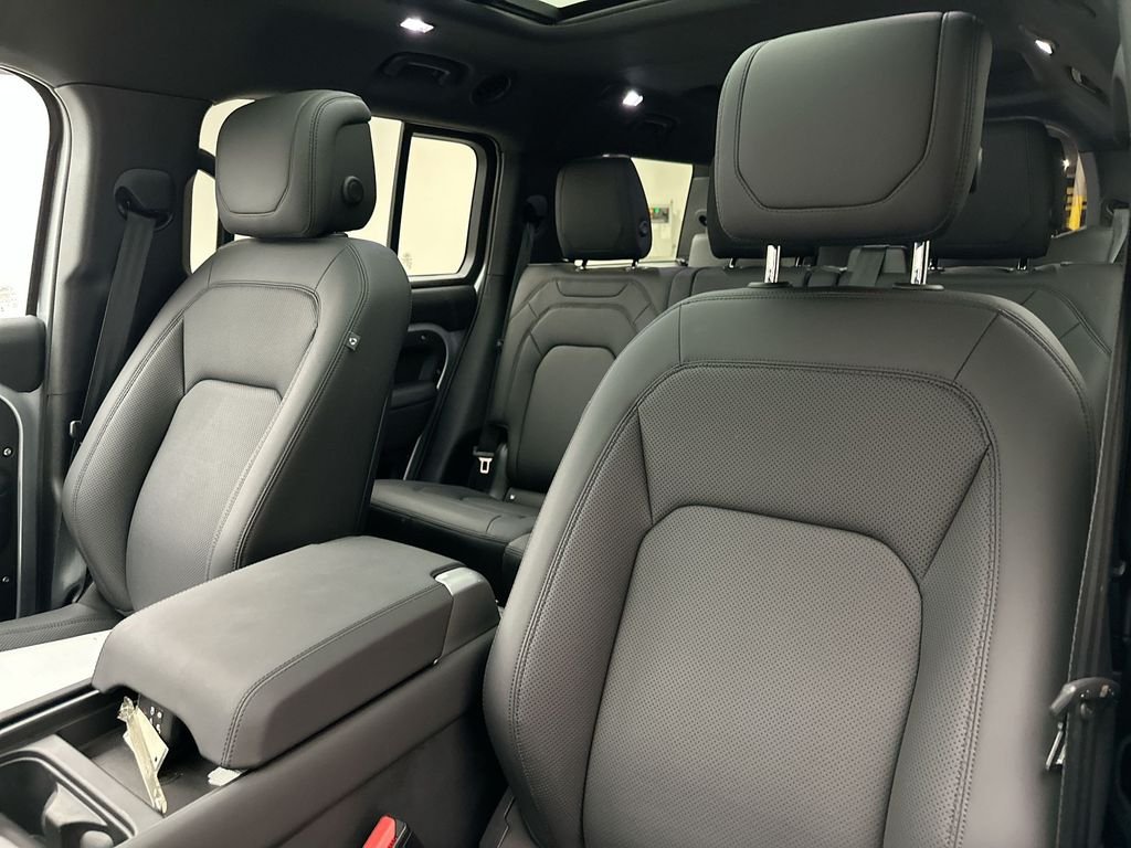 Used 2024 Hakuba Silver Metallic Land Rover S image 22