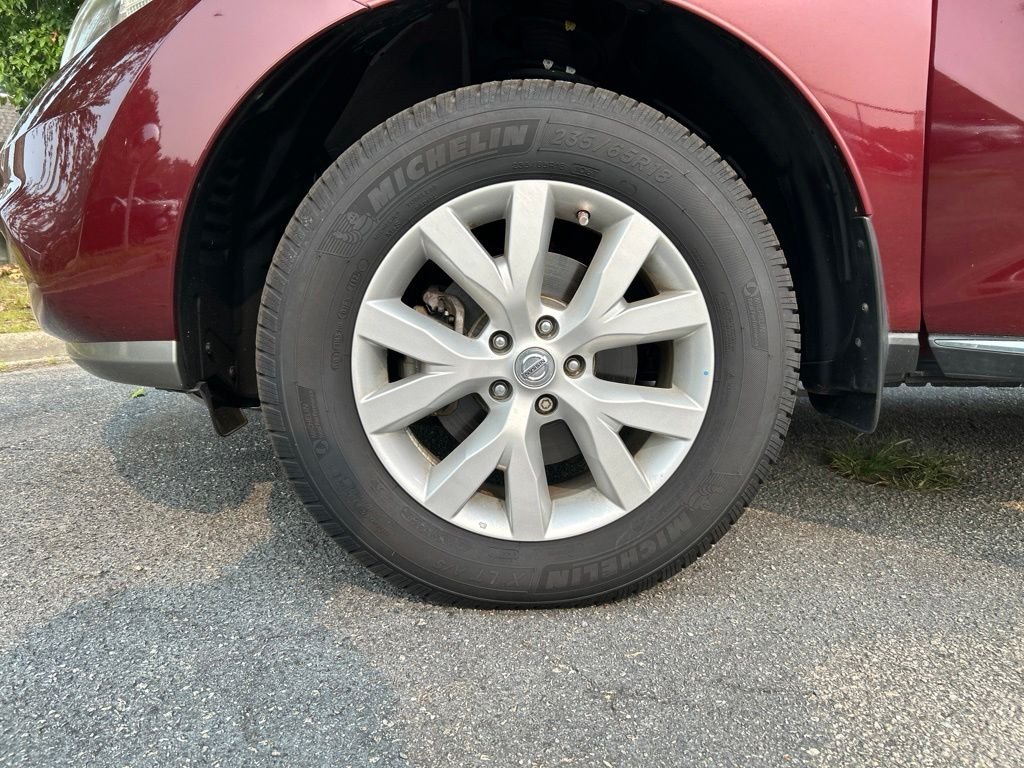 Used 2011 Red Nissan SL image 11