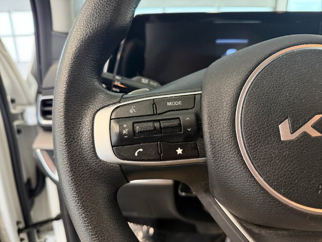 Used 2023 White Kia LX image 11