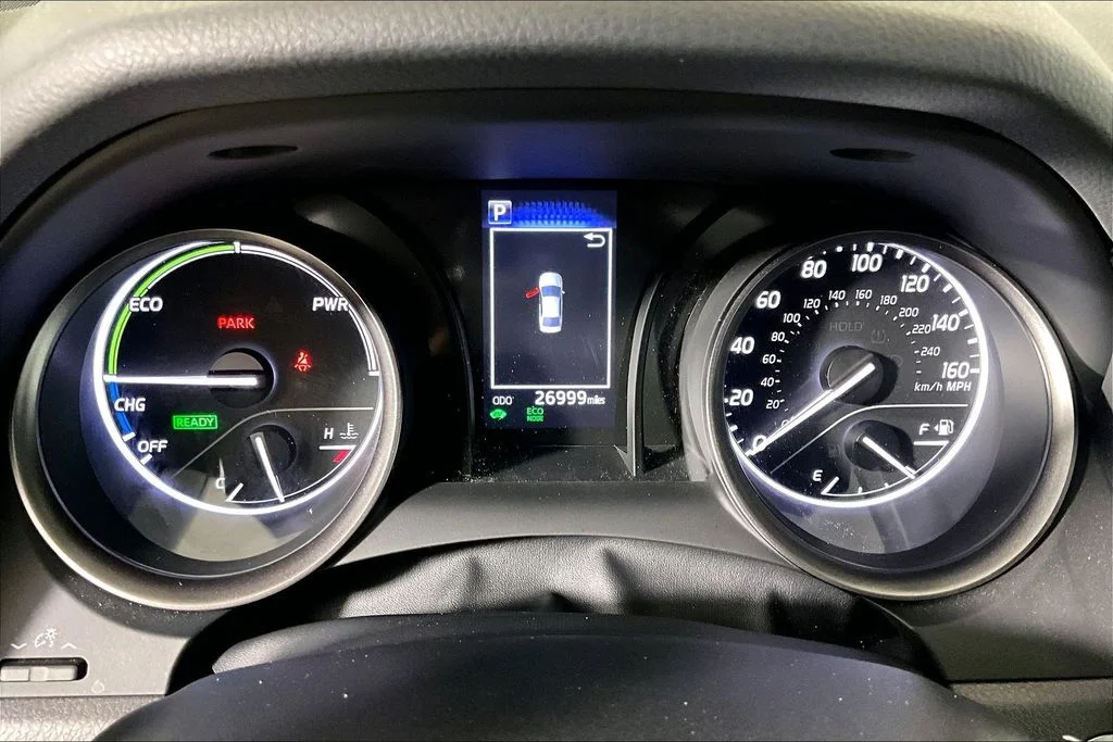 Used 2024 Ice Toyota SE image 16