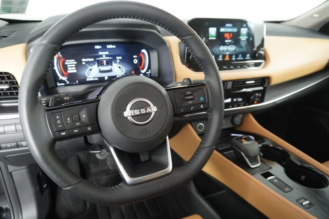 Used 2023 Black Nissan Platinum image 27