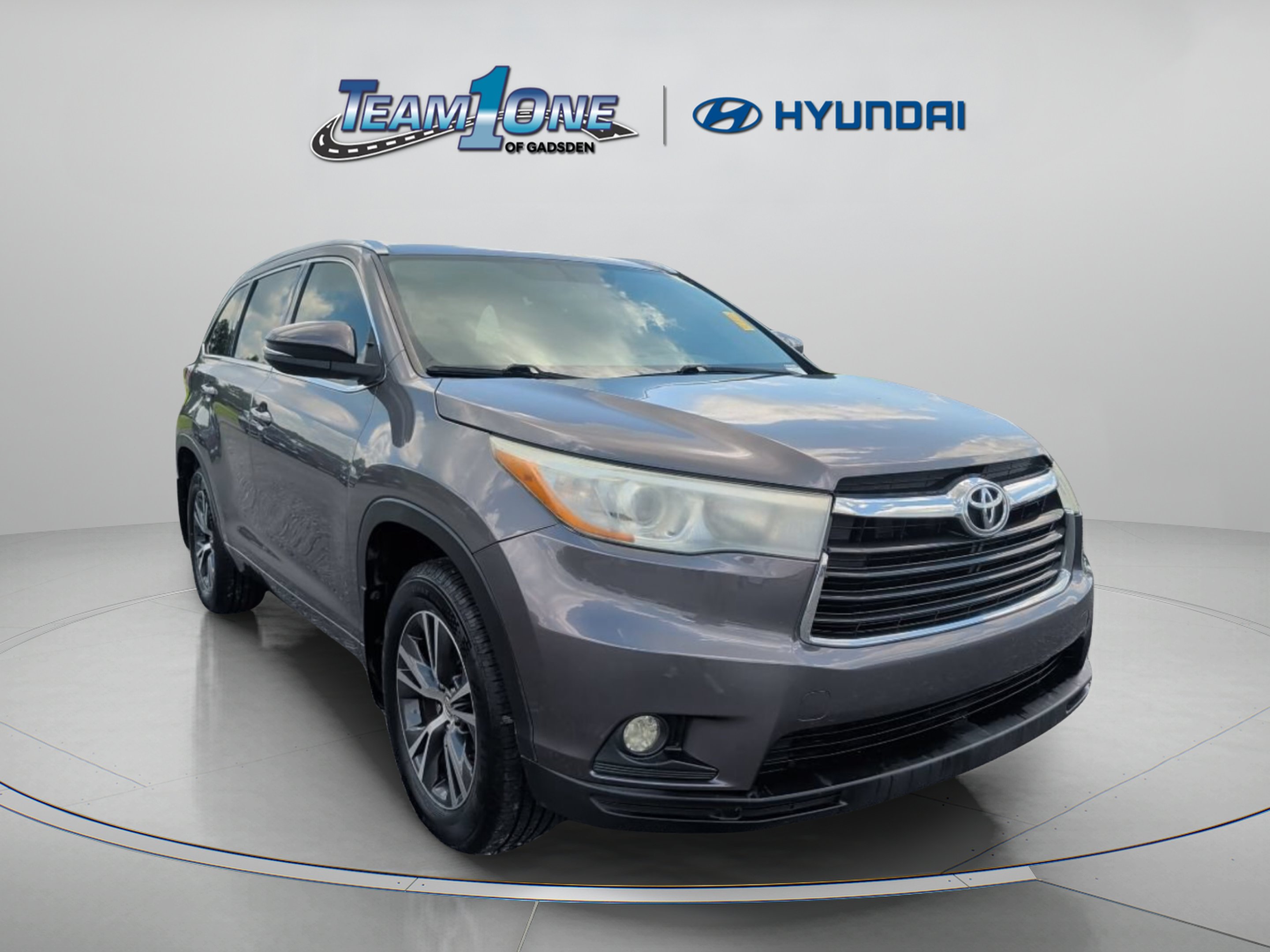 Used 2016 Predawn Gray Mica Toyota XLE image 1