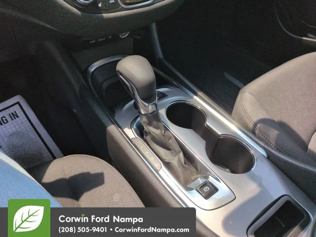 Used 2024 Summit White Chevrolet  image 17