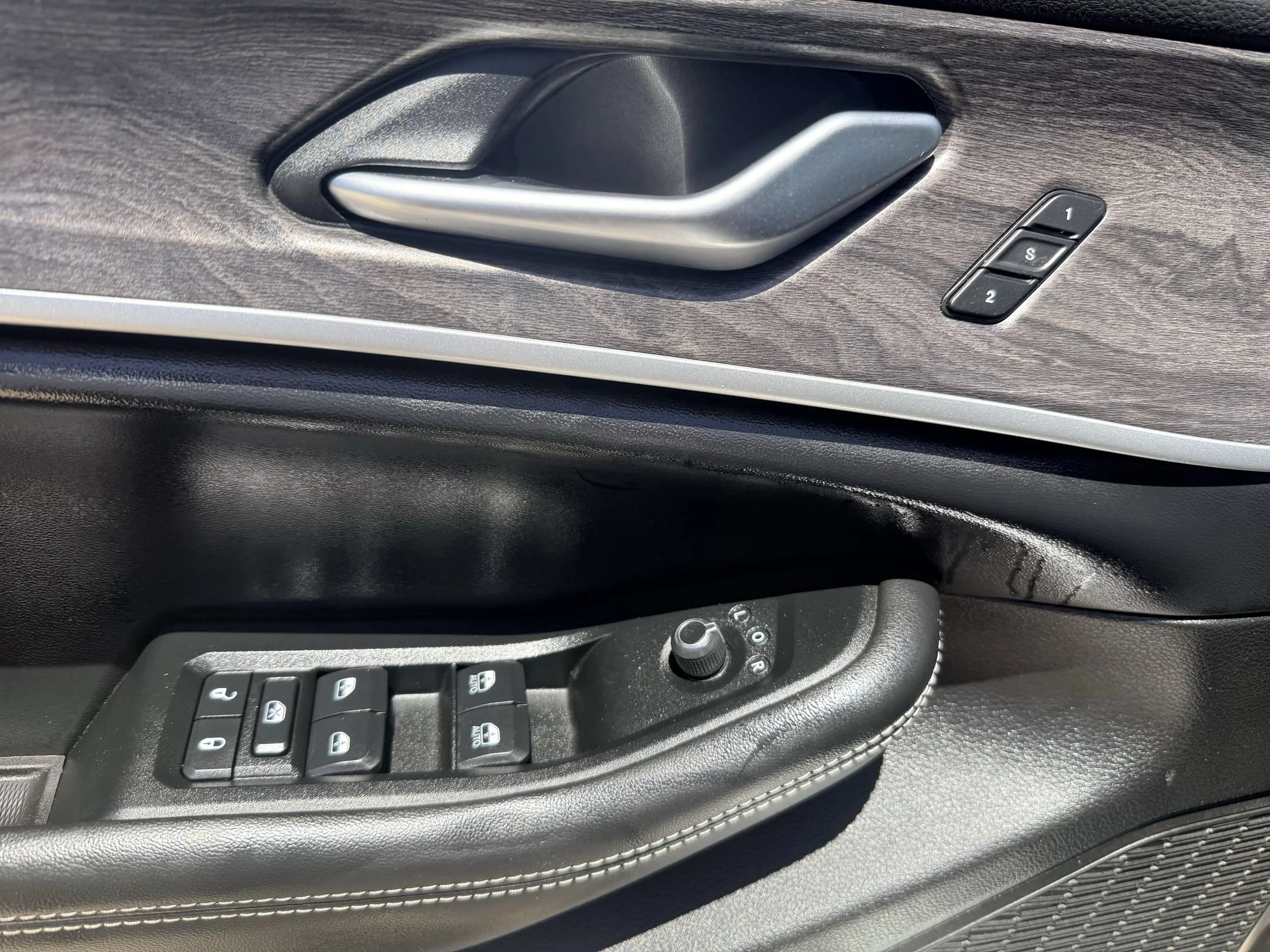 Used 2024 Silver Jeep Limited image 18