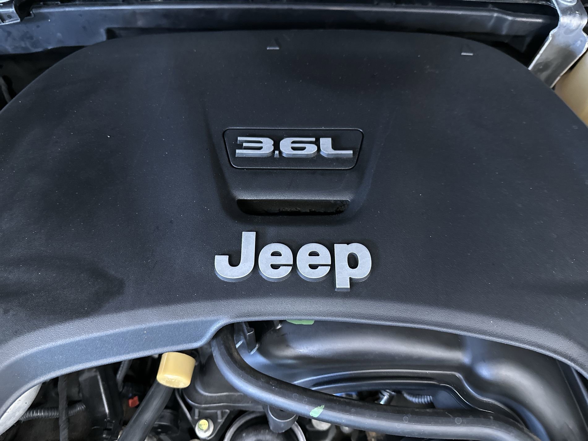 Used 2019 Black Clearcoat Jeep Sport S image 27