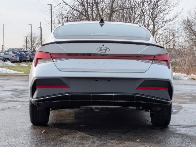 Used 2026 White Hyundai SEL Sport image 6