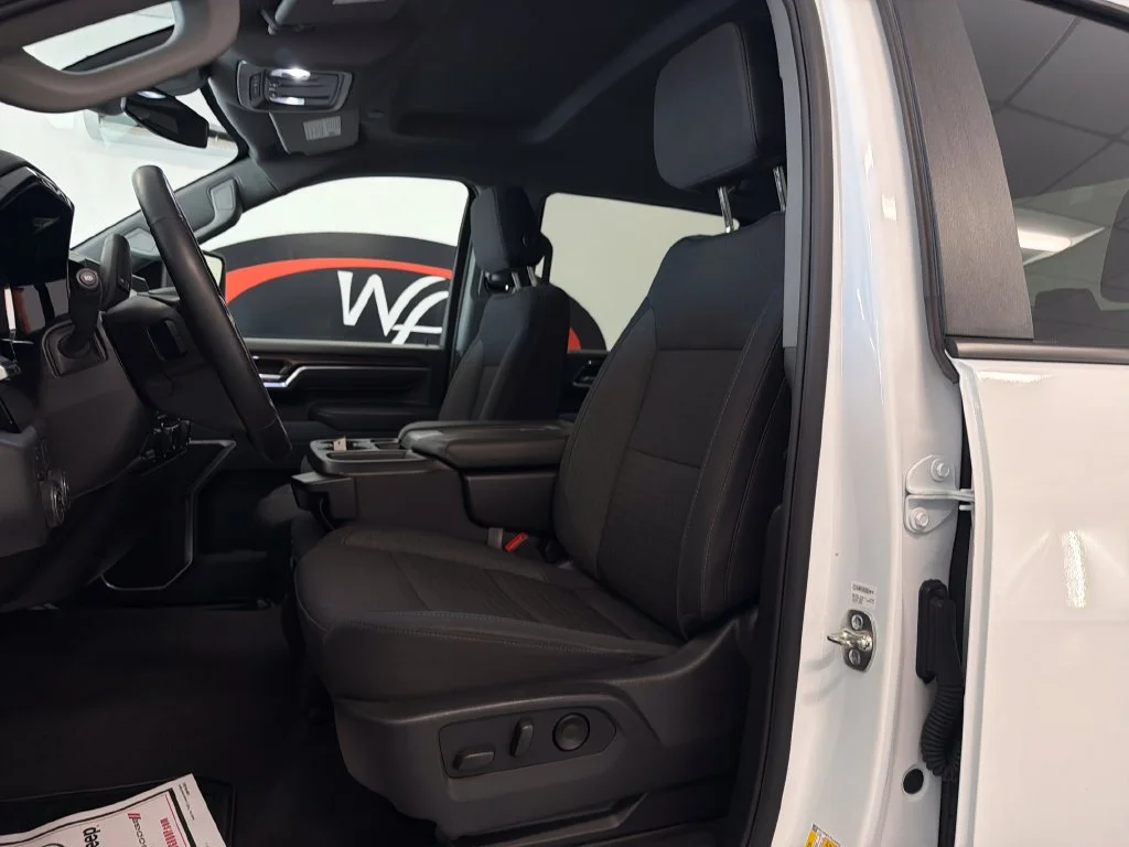 Used 2025 White Chevrolet LT image 10