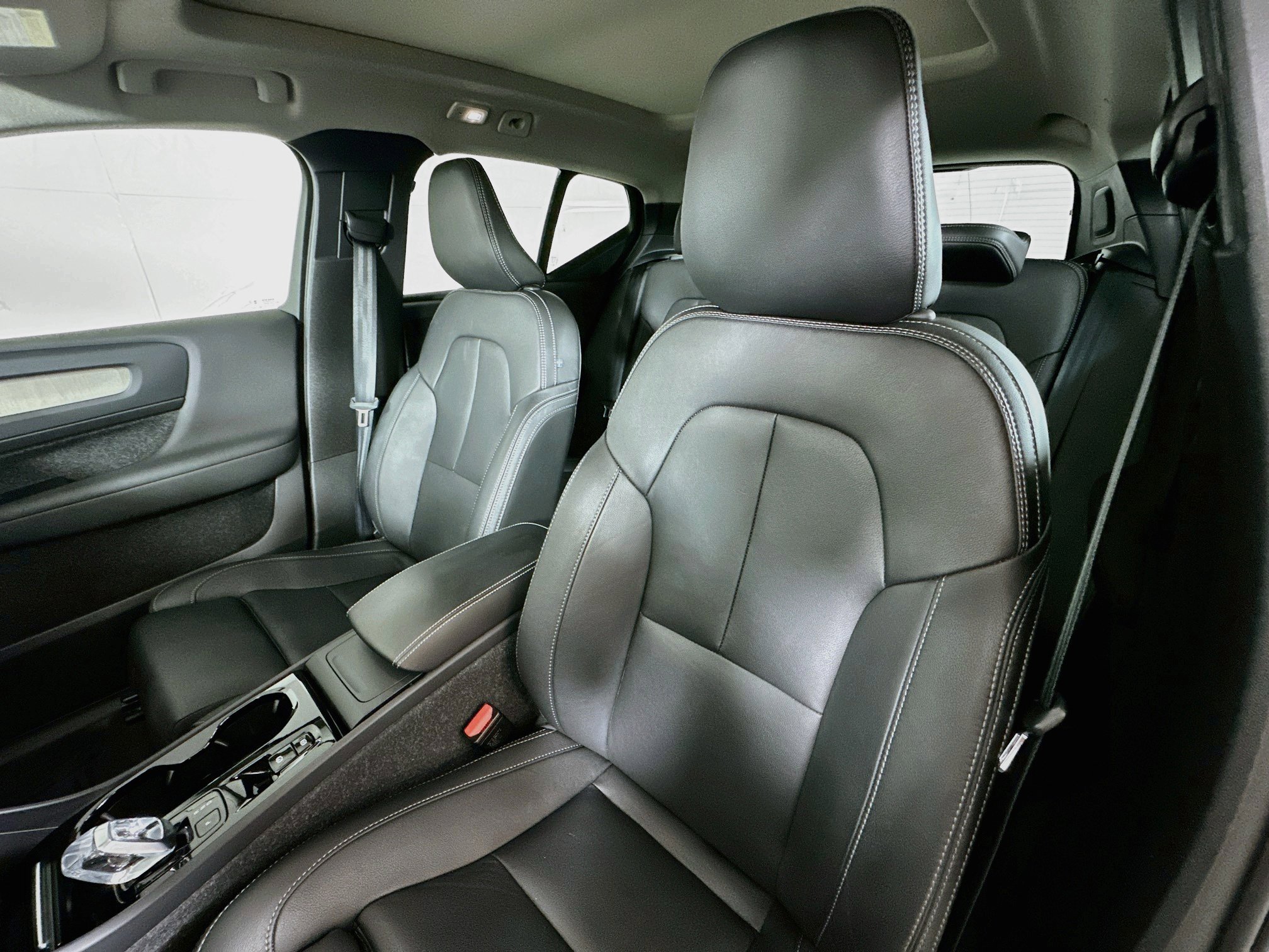 2025 Volvo XC40 Plus - Photo 20