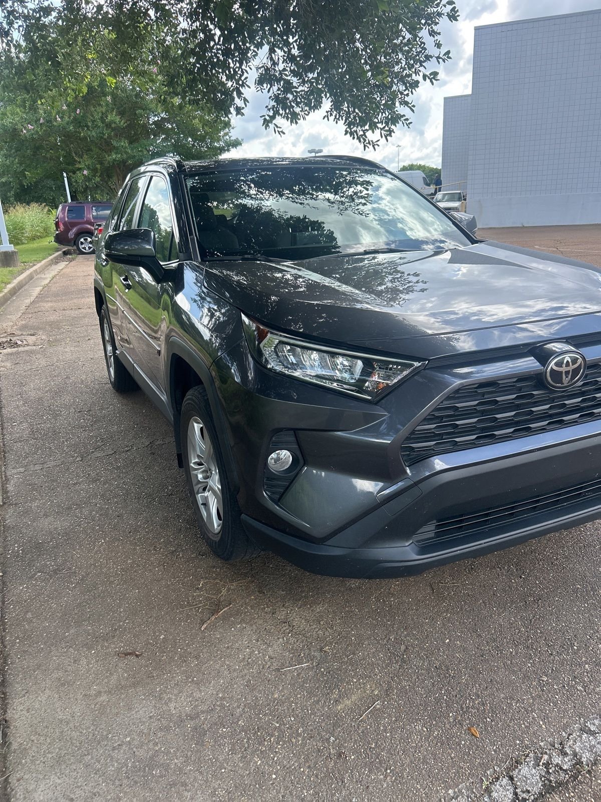 2020 Toyota RAV4 XLE FWD's photo