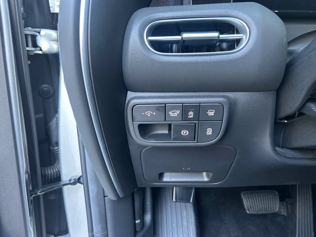 Used 2026 Silver Hyundai SEL Premium image 25