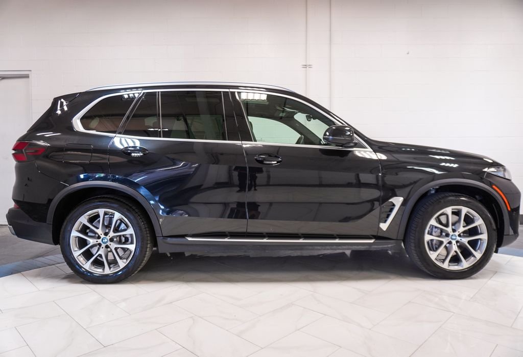 Used 2025 Black BMW xDrive50e image 33