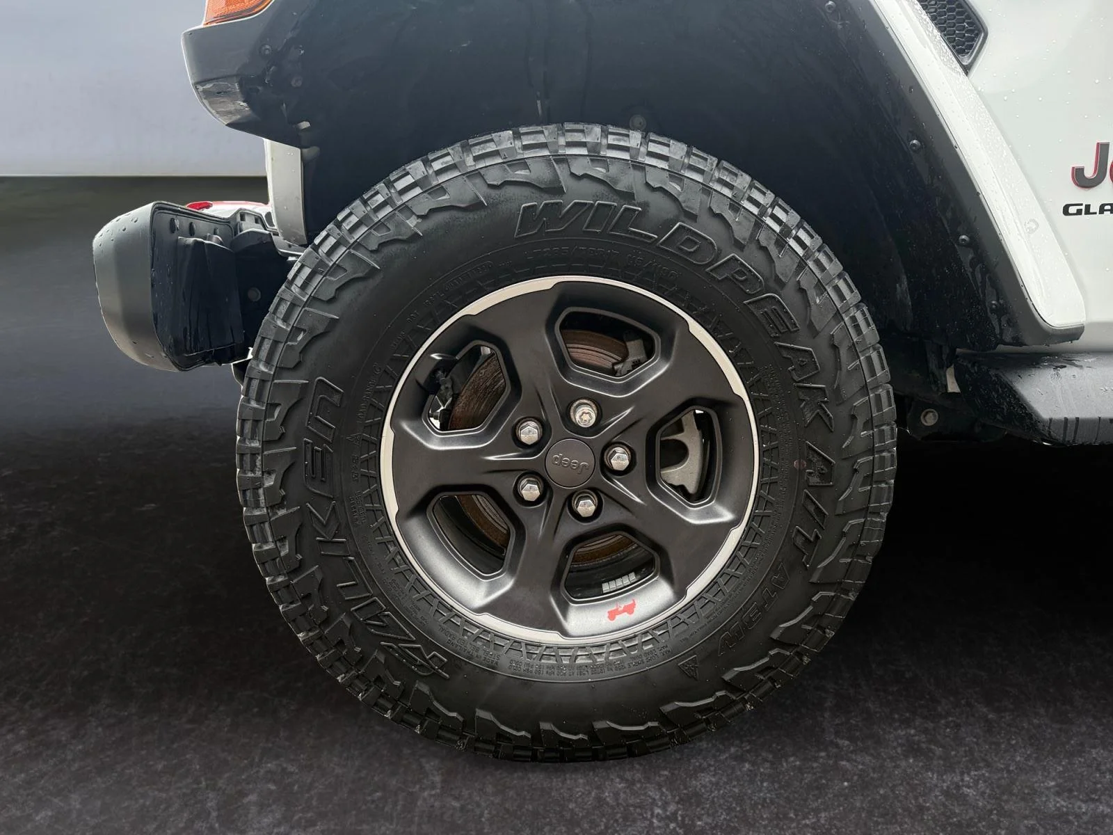 Used 2022 Bright White Clearcoat Jeep Rubicon image 25