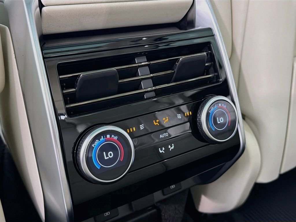 New 2026 Fuji White Land Rover SE image 27