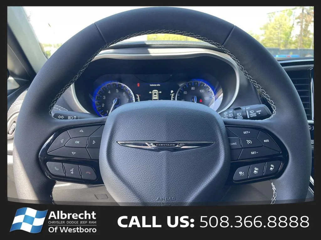 New 2026 Bright White Clear-Coat Exterior Paint Chrysler Select image 22