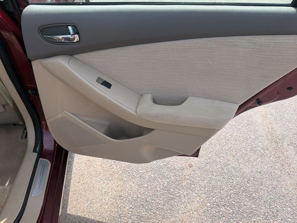 Used 2011 Red Nissan 2.5 S image 23