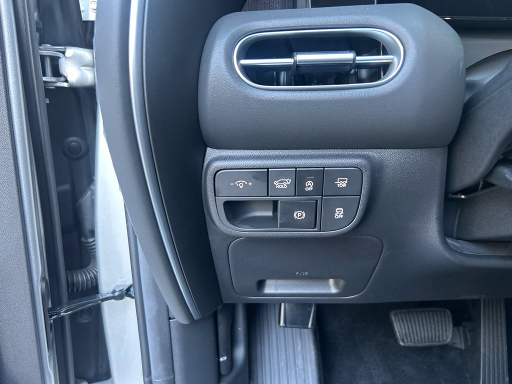 Certified Used 2026 Silver Hyundai SEL Premium image 25