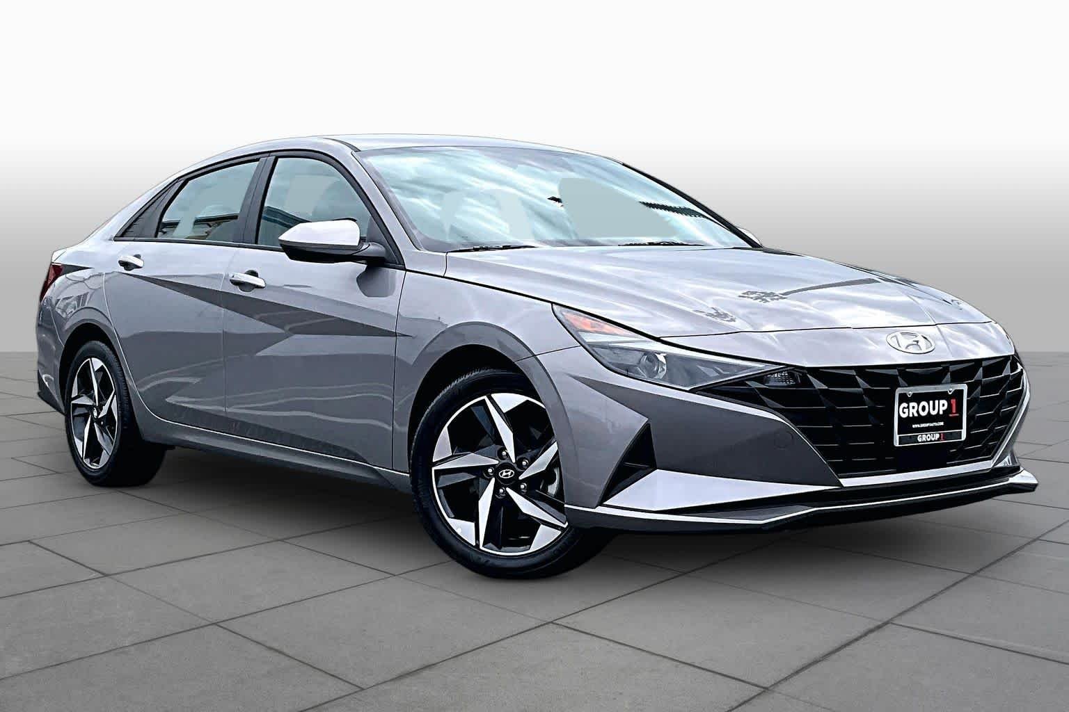 Used 2023 Fluid Metal Hyundai SEL image 3