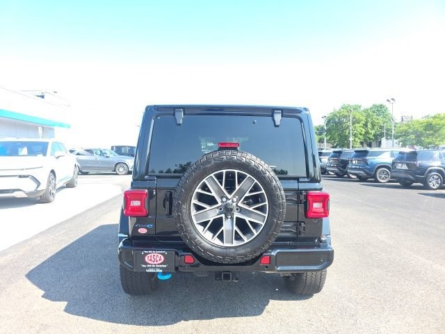 Used 2024 Black Clearcoat Jeep High Altitude image 3