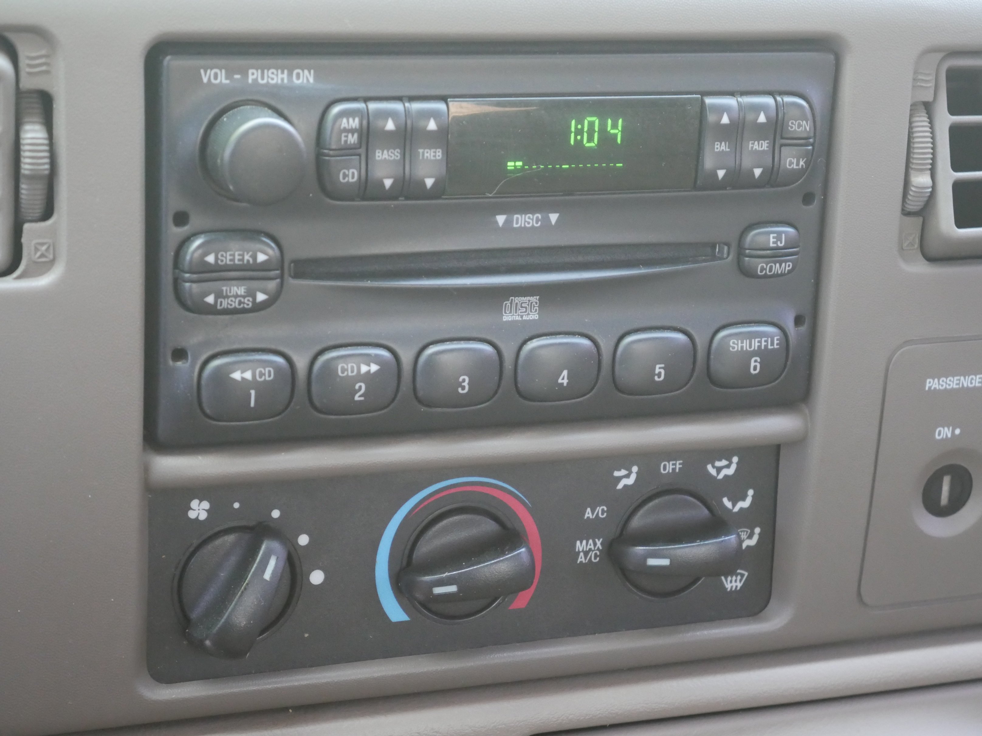 Used 2004 Dark Green Satin Clearcoat Ford Lariat image 15