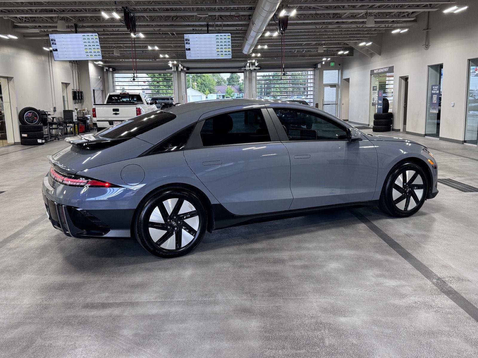 Certified Used 2025 Transmission Blue Hyundai SE image 10