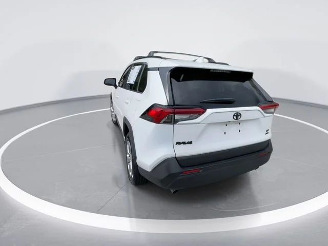 Used 2020 White Toyota LE image 7
