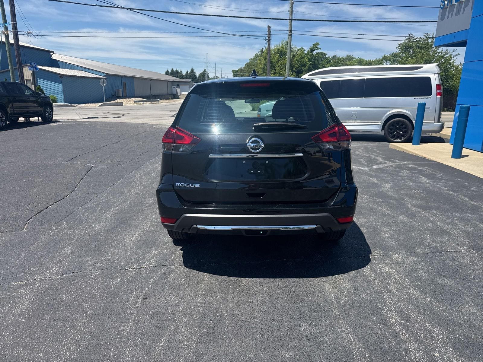 Used 2018  Nissan S image 6