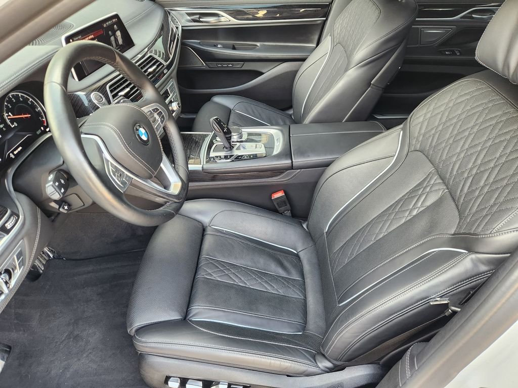 Used 2019 White Metallic BMW 750i image 13