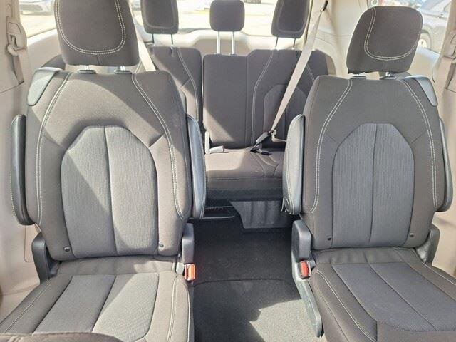Used 2023 Bright White Clearcoat Chrysler LX image 34
