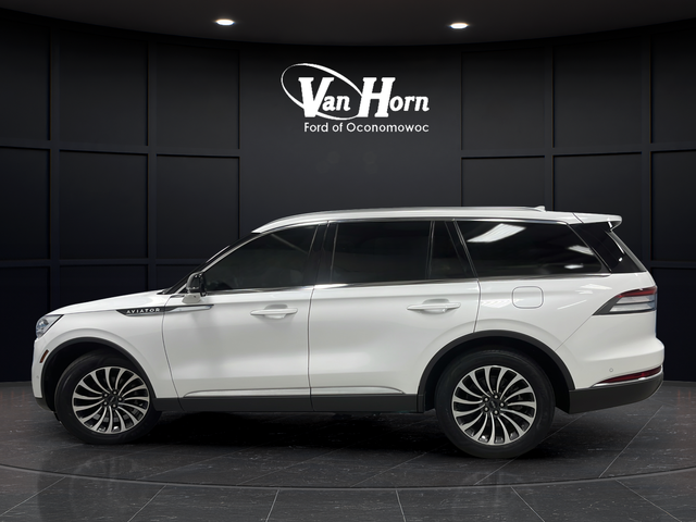 Used 2023 Pristine White Metallic Tri-Coat Lincoln Reserve image 4