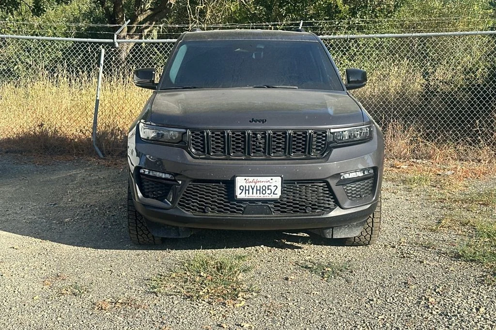Used 2023 Gray Metallic Jeep Limited image 3