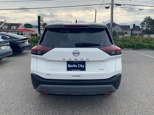 Used 2023 Glacier White Nissan S image 31