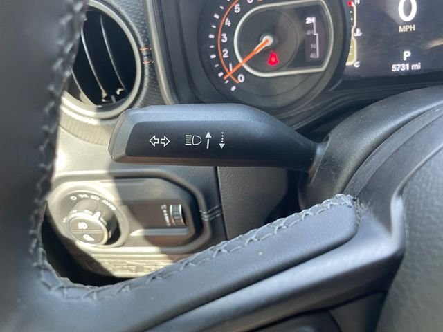 Used 2025 Granite Crystal Clearcoat Metallic Jeep Mojave image 19