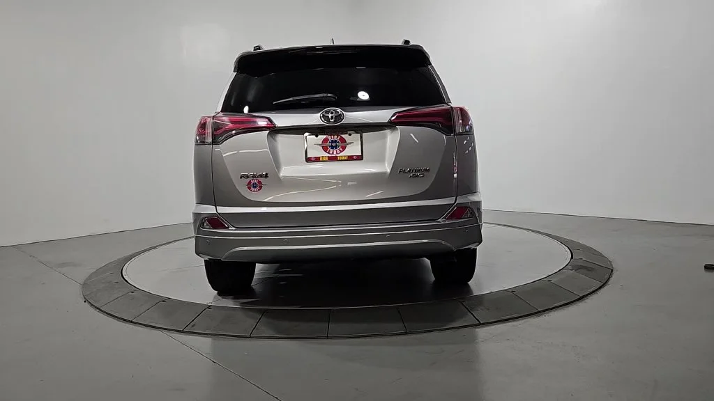 Used 2017 Silver Toyota Platinum image 4