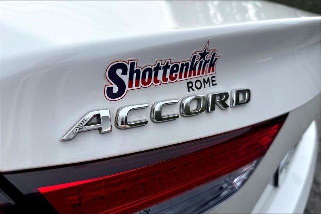 Used 2019 White Honda Touring image 26