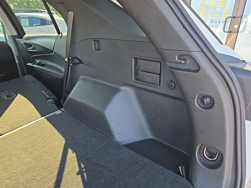 Used 2023 White Chevrolet Premier image 93