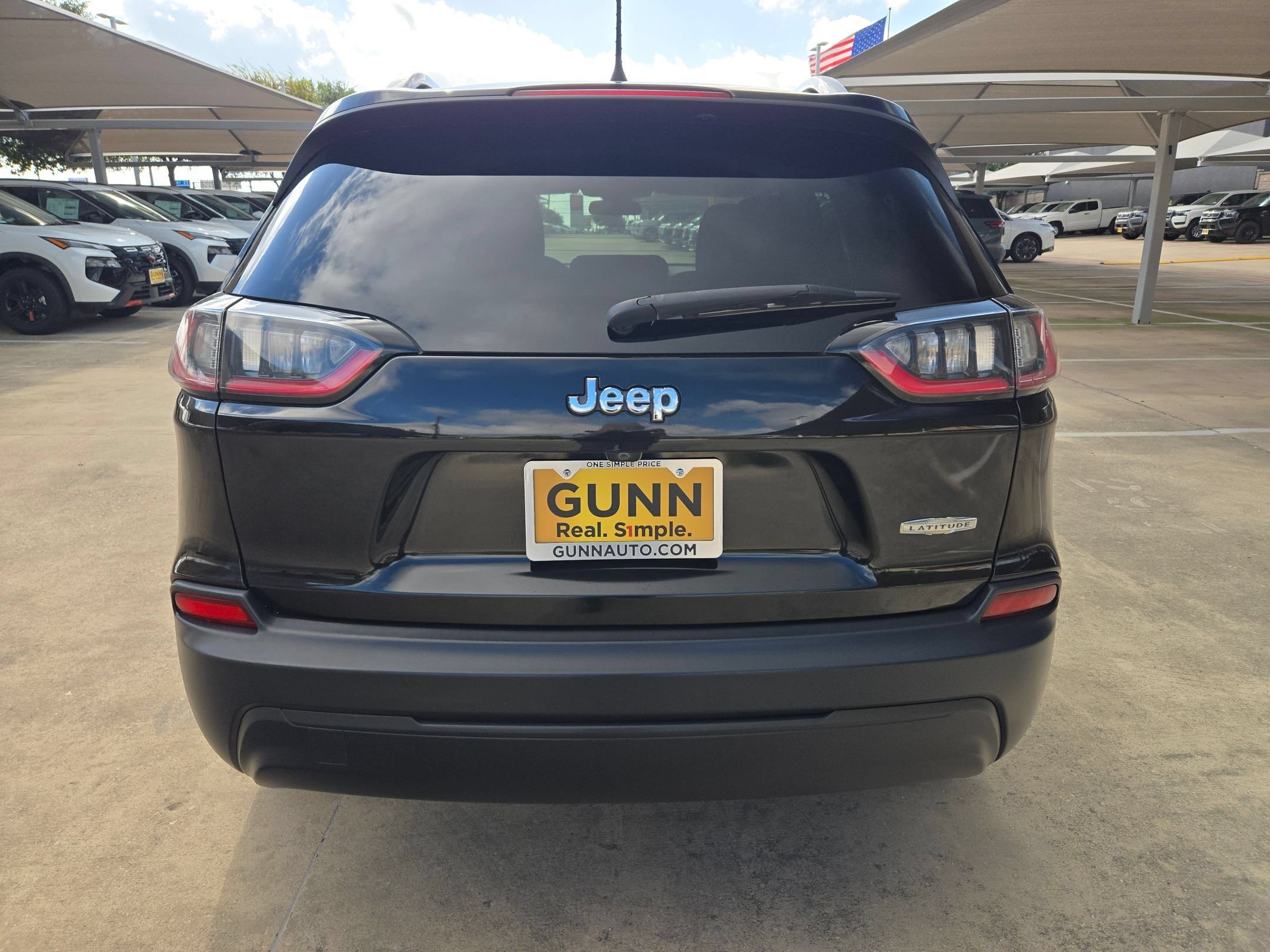 Used 2019 Diamond Black Crystal Pearlcoat Jeep Latitude image 4