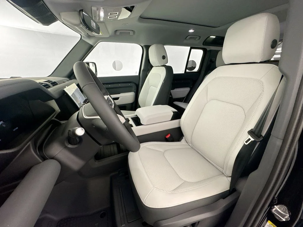 New 2026 Santorini Black Land Rover X-Dynamic SE image 21