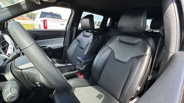 Certified Used 2025 Black Jeep Latitude image 17