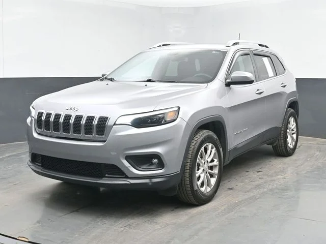 Used 2019 Billet Silver Metallic Clearcoat Jeep Latitude image 5