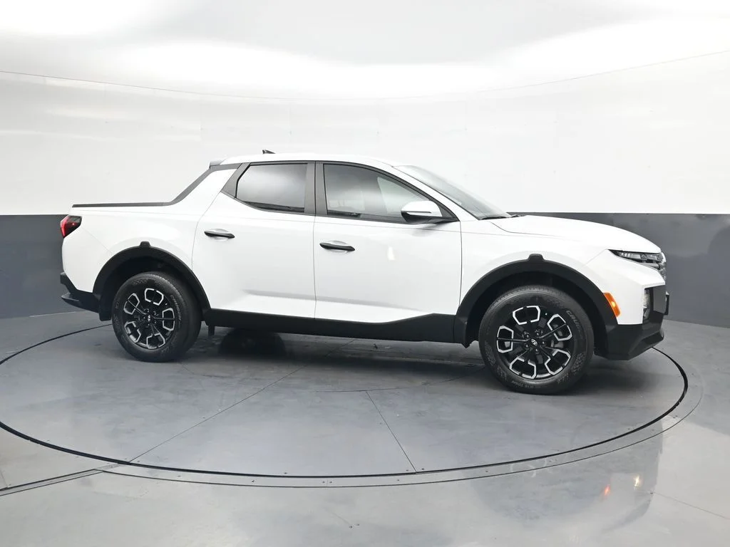 Used 2023 White Hyundai SEL image 4