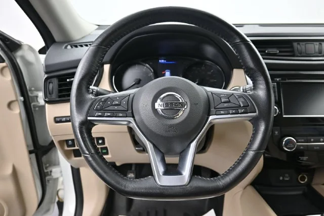 Used 2018 Pearl White Nissan SV image 14
