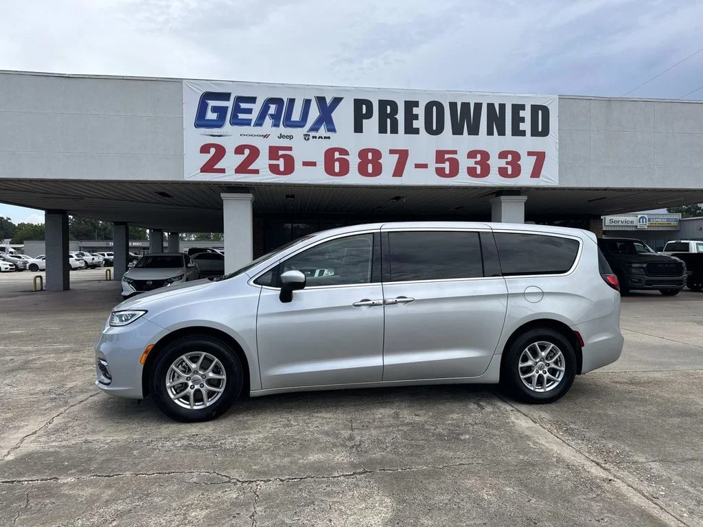 Used 2023 Silver Chrysler Touring L image 1