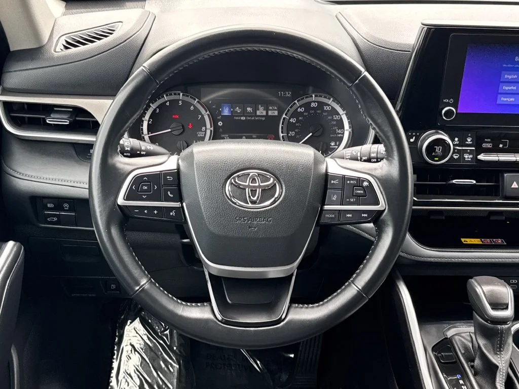 Used 2025 Silver Toyota XLE image 15