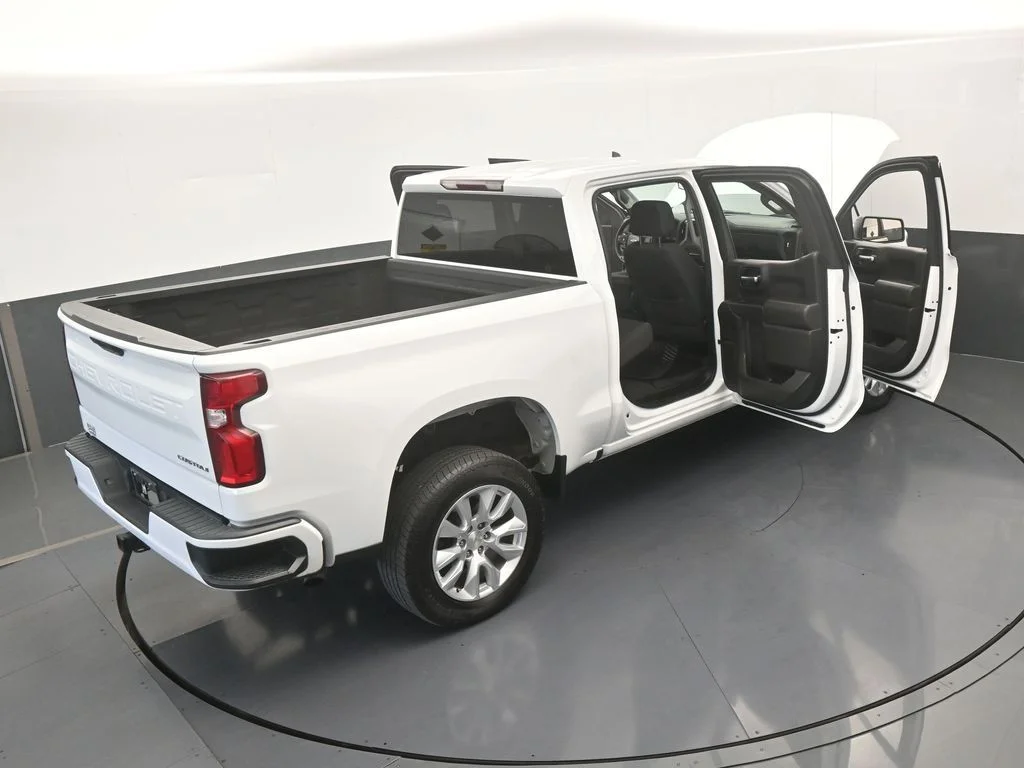 Used 2022 Summit White Chevrolet Custom image 68