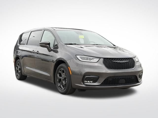 2022 Chrysler Pacifica Hybrid Limited Hybrid's photo