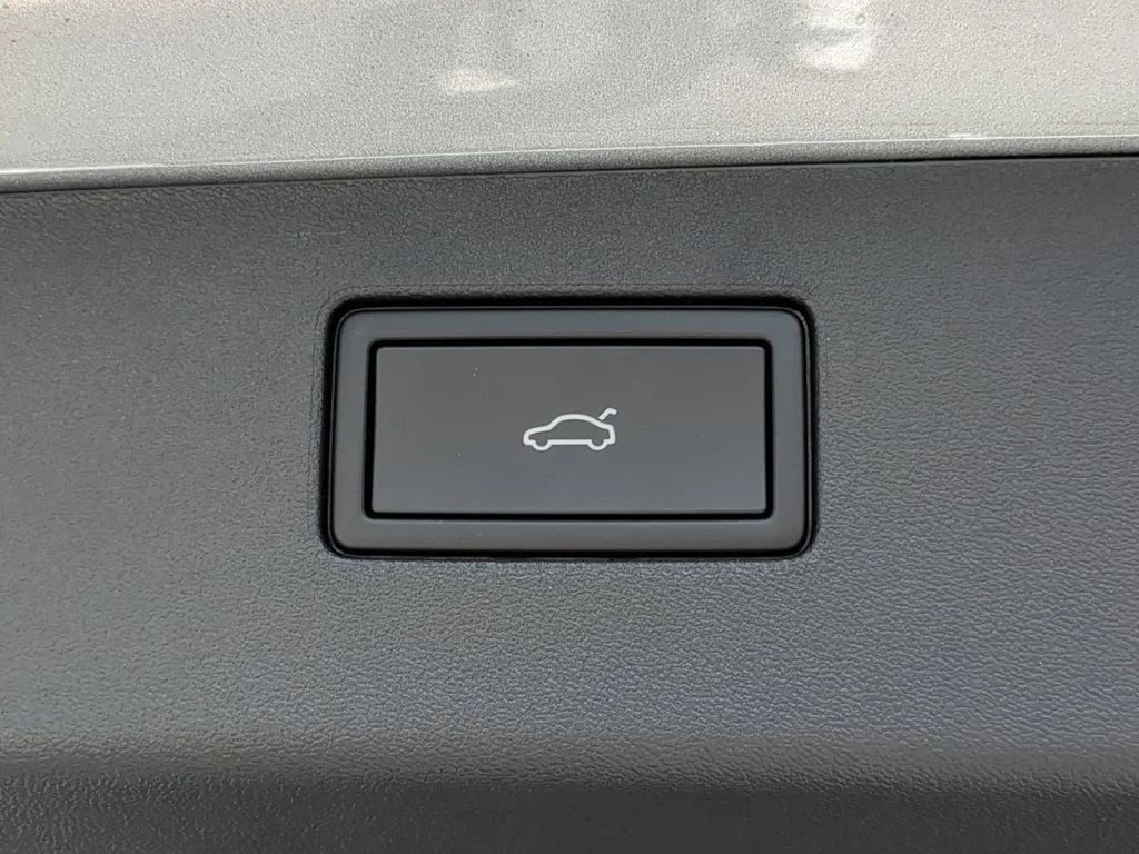 New 2026 Silver Volkswagen 2.0T SE image 10