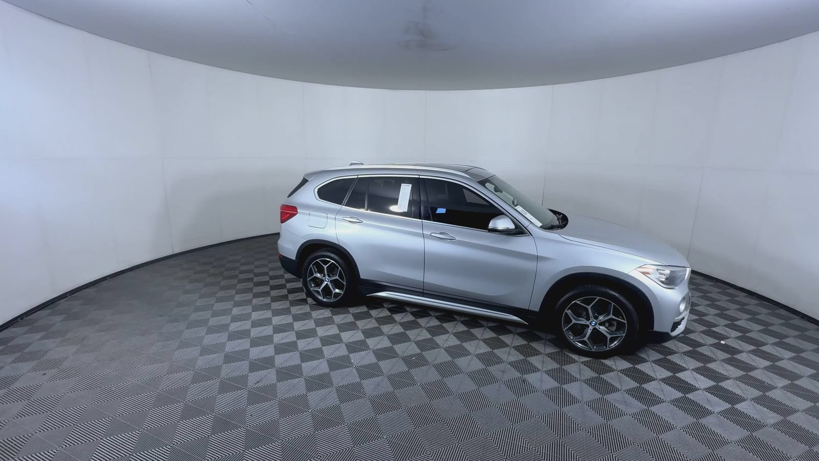 Used 2018 Glacier Silver Metallic BMW xDrive28i image 9