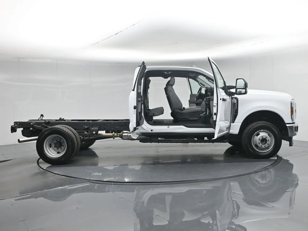 New 2025 White Ford XL image 4