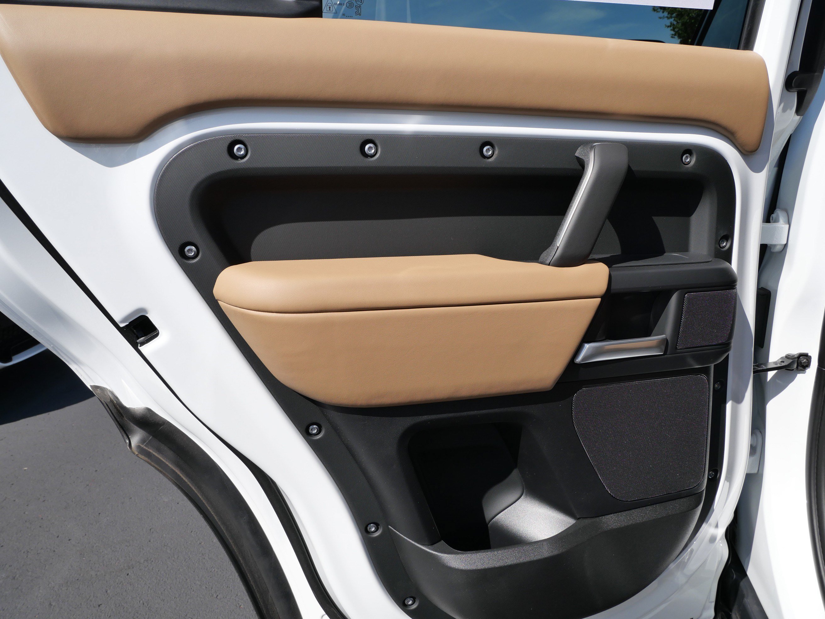 New 2026 Fuji White Land Rover X-Dynamic SE image 7